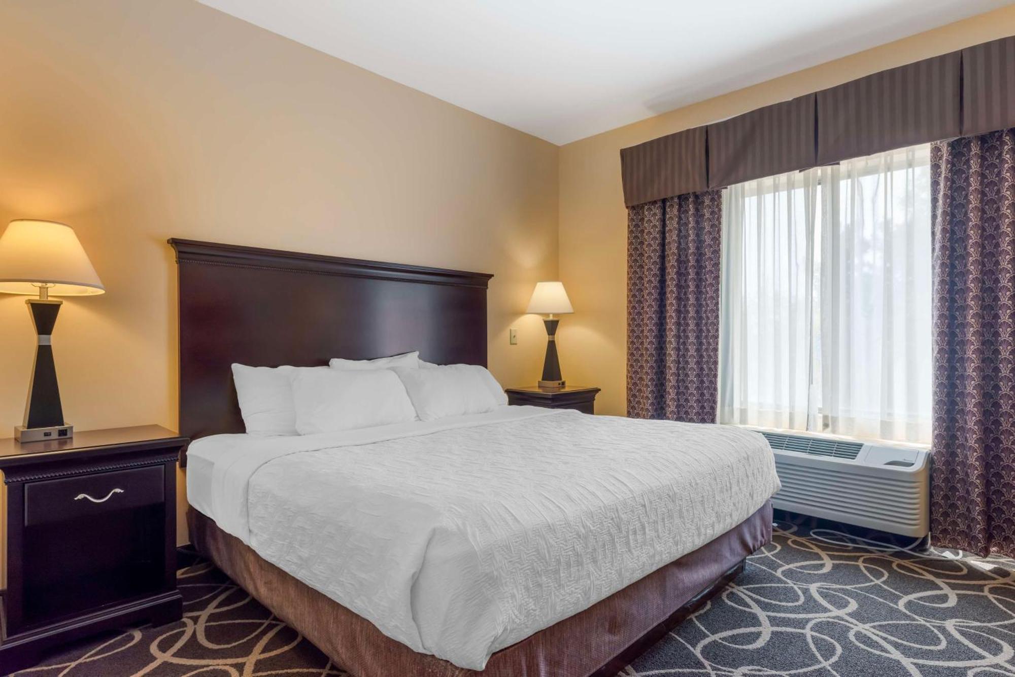 Best Western Plus Eau Claire Conference Center Exterior photo